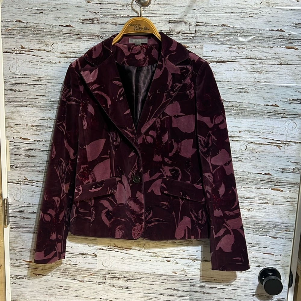 🏁 Anne Taylor Valuer like fabric floral blazer size 2